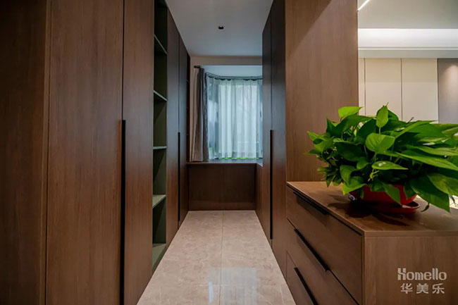 146㎡四居改大三居，主臥加入衣帽間，享受來自大套房的舒適